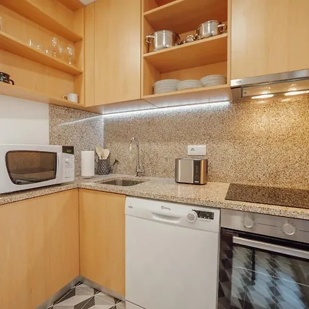 Aliados Suites By Homing Guest house