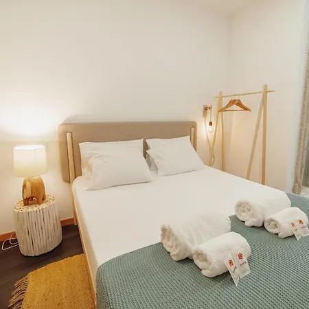 Aliados Suites By Homing Guest house